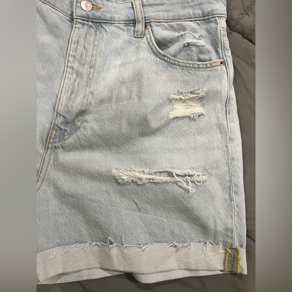 Women’s H&M mom shorts 14 new NWT distressed‎ - Picture 3 of 12